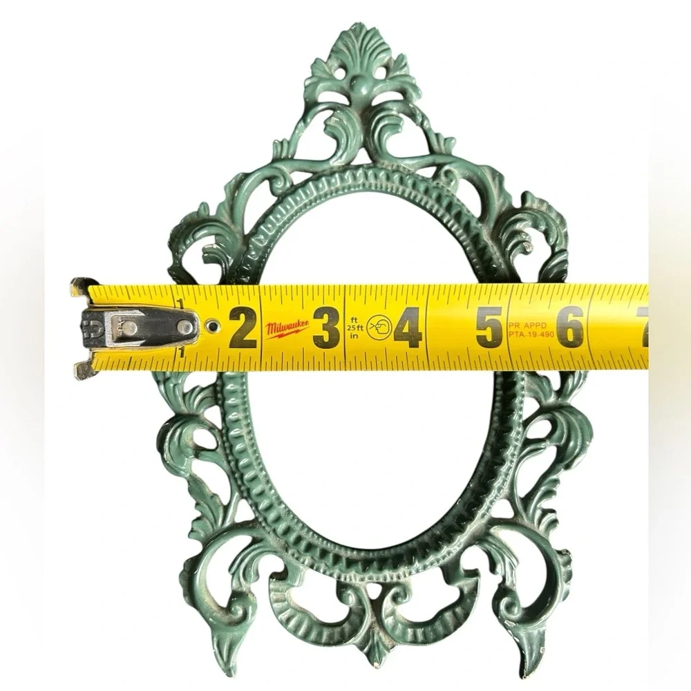 🖼️ Vintage Ornate Cast Iron Picture Frame